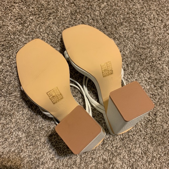 White block heels - Picture 3 of 8